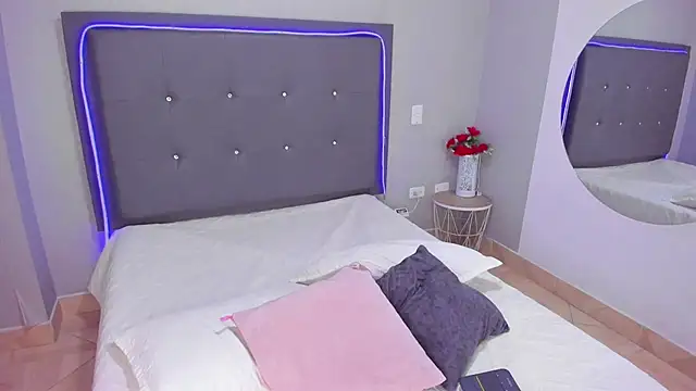 emma lye online show from February 8, 9:04 pm