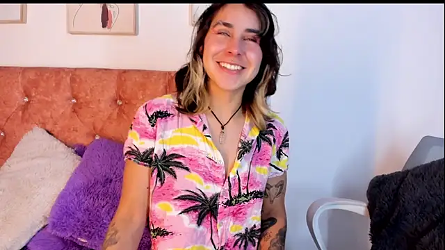 riley colors online show from March 11, 9:37 pm