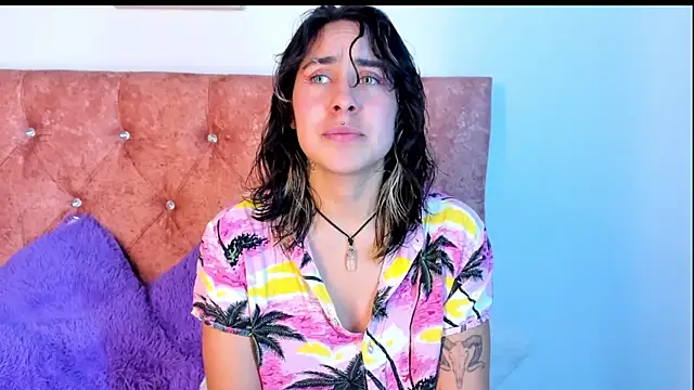 riley colors online show from March 12, 1:25 am