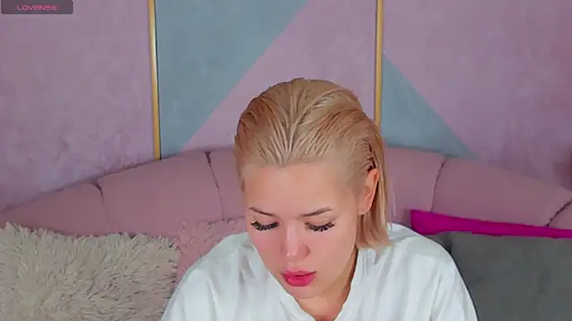 LIA KITTY online show from January 16, 6:46 am