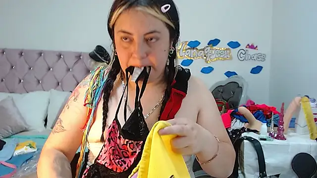 lanaqueen699 online show from December 26, 3:20 pm