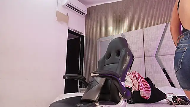 Melany Luv online show from February 8, 8:23 pm