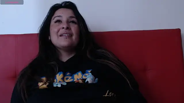 Snapshot of amydeepqueen chatting on December 11, 2:54 pm amydeepqueen online show from December 11, 2:54 pm