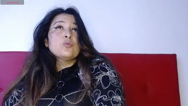 Snapshot of amydeepqueen chatting on December 12, 11:40 am amydeepqueen online show from December 12, 11:40 am