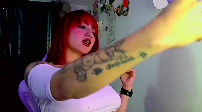 lucycherry   online show from February 10, 11:02 pm