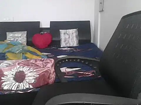 Snapshot of BIG_HEARTED chatting on February 24, 1:46 am BIG HEARTED online show from February 24, 1:46 am