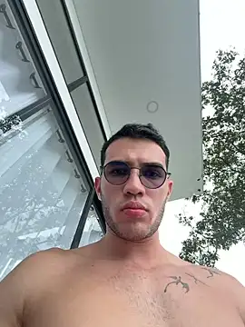 Snapshot of kevin_white_ chatting on July 8, 7:29 pm kevin white online show from July 8, 7:29 pm