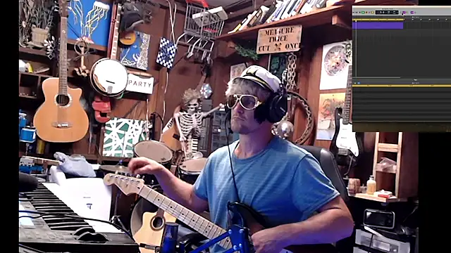 Snapshot of itsjameswebbscope chatting on September 21, 1:13 pm itsjameswebbscope online show from September 21, 1:13 pm