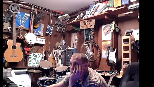 Snapshot of itsjameswebbscope chatting on September 25, 10:19 am itsjameswebbscope online show from September 25, 10:19 am