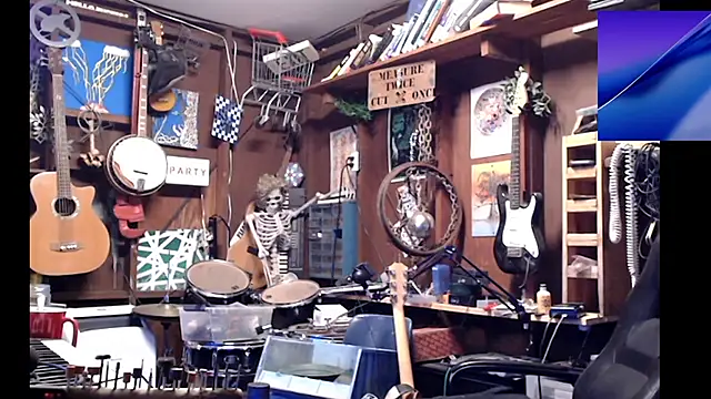 Snapshot of itsjameswebbscope chatting on October 1, 6:52 am itsjameswebbscope online show from October 1, 6:52 am