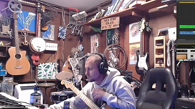 Snapshot of itsjameswebbscope chatting on October 5, 12:14 pm itsjameswebbscope online show from October 5, 12:14 pm