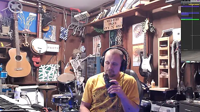 Snapshot of itsjameswebbscope chatting on October 6, 6:44 am itsjameswebbscope online show from October 6, 6:44 am