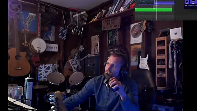 Snapshot of itsjameswebbscope chatting on October 8, 7:17 am itsjameswebbscope online show from October 8, 7:17 am