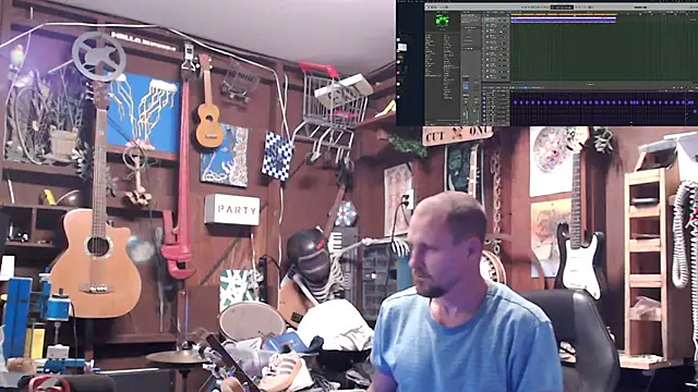 Snapshot of itsjameswebbscope chatting on October 22, 6:35 am itsjameswebbscope online show from October 22, 6:35 am