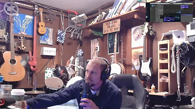 Snapshot of itsjameswebbscope chatting on October 26, 2:17 am itsjameswebbscope online show from October 26, 2:17 am