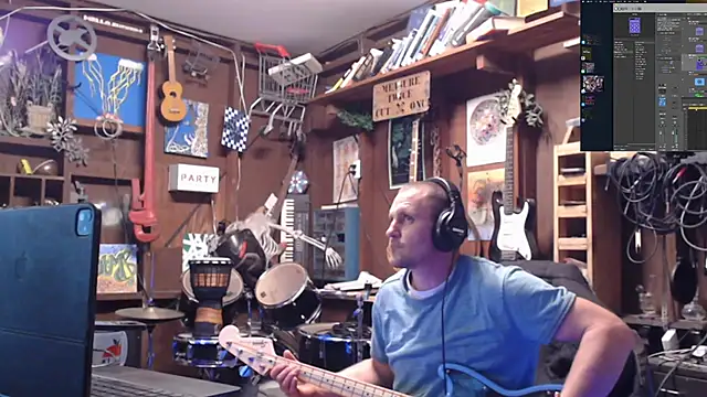 Snapshot of itsjameswebbscope chatting on November 3, 6:14 am itsjameswebbscope online show from November 3, 6:14 am