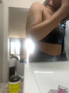 Snapshot of PrettyGal_Tingz chatting on February 7, 8:10 pm PrettyGal Tingz online show from February 7, 8:10 pm