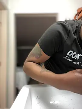 Snapshot of PrettyGal_Tingz chatting on February 8, 4:04 pm PrettyGal Tingz online show from February 8, 4:04 pm