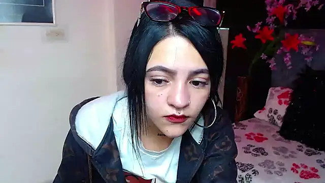 Violettasquirt online show from December 17, 1:39 pm