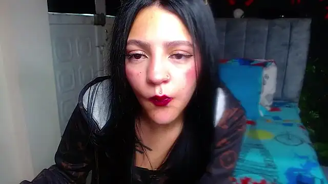 Violettasquirt online show from May 22, 1:39 pm