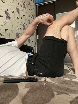 red red00 online show from March 4, 9:37 am