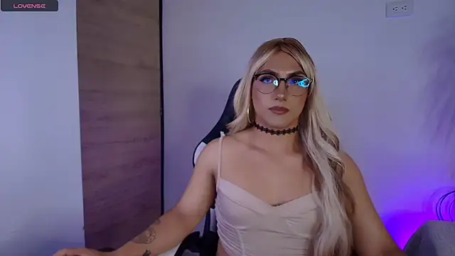 -Sofii  online show from April 2, 8:50 pm