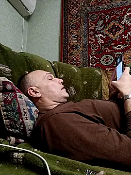 Snapshot of Pineapple04 chatting on December 20, 8:27 pm Pineapple04 online show from December 20, 8:27 pm