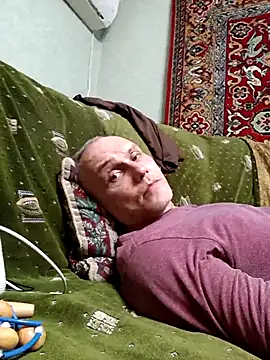 Snapshot of Pineapple04 chatting on January 5, 6:44 pm Pineapple04 online show from January 5, 6:44 pm