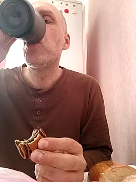 Snapshot of Pineapple04 chatting on February 10, 8:18 am Pineapple04 online show from February 10, 8:18 am