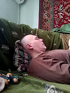 Snapshot of Pineapple04 chatting on February 17, 1:18 pm Pineapple04 online show from February 17, 1:18 pm