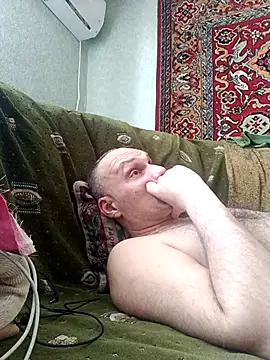 Snapshot of Pineapple04 chatting on March 9, 11:47 am Pineapple04 online show from March 9, 11:47 am