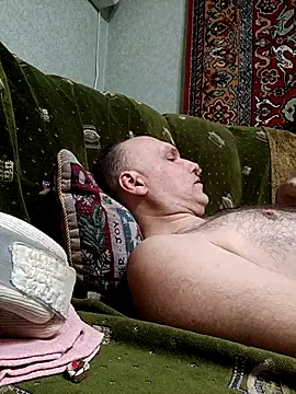 Snapshot of Pineapple04 chatting on March 26, 8:25 pm Pineapple04 online show from March 26, 8:25 pm