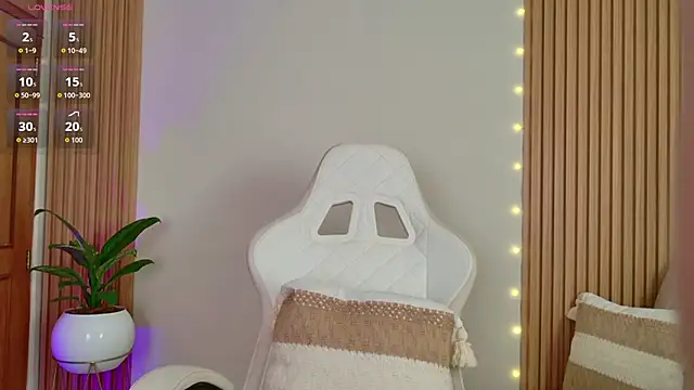 Snapshot of EmilyRive chatting on November 3, 9:05 pm EmilyRive online show from November 3, 9:05 pm