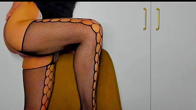 SuriFlirt online show from June 25, 11:31 pm