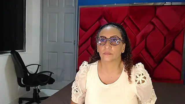 EvaMills1 online show from February 18, 7:41 pm