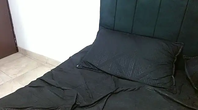 Hendry  online show from December 6, 7:43 am