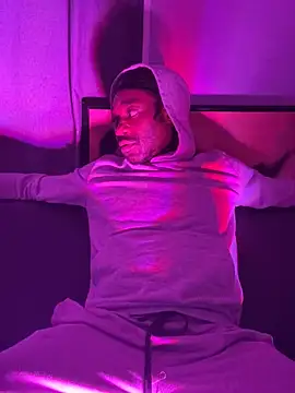 Snapshot of shomeagudtyme chatting on December 28, 12:47 am shomeagudtyme online show from December 28, 12:47 am