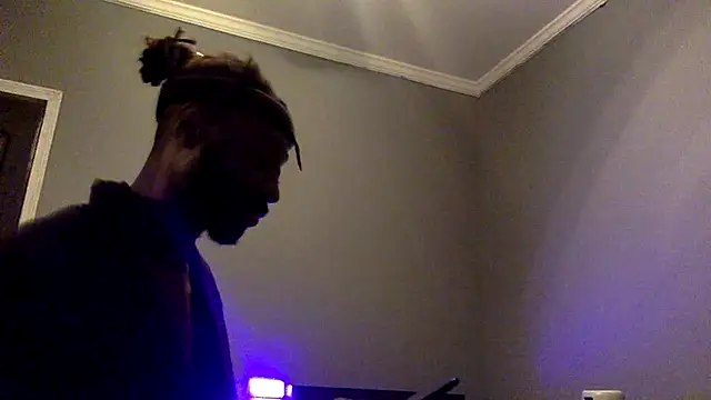 Snapshot of shomeagudtyme chatting on December 4, 9:01 pm shomeagudtyme online show from December 4, 9:01 pm