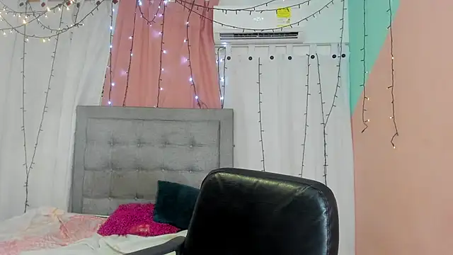 valentina 0  online show from December 19, 9:51 am