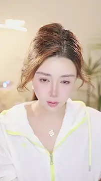 Qiaoqiao  online show from June 8, 3:56 pm