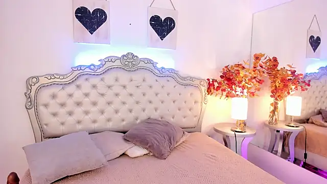 NiaColusi online show from October 2, 8:16 pm