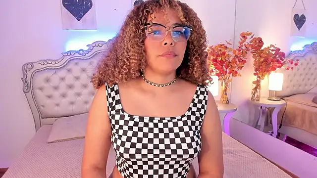 NiaColusi online show from October 12, 3:38 am