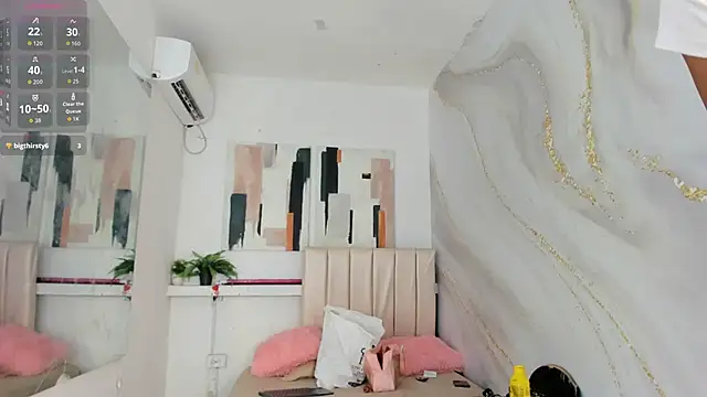 flavia cruz online show from October 31, 7:37 pm