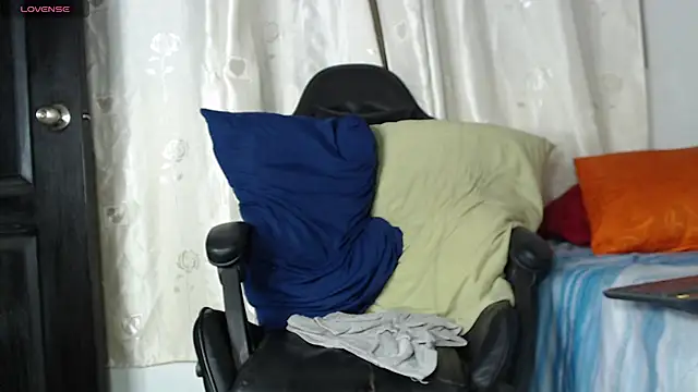 tizziano castillo  online show from December 19, 12:45 am