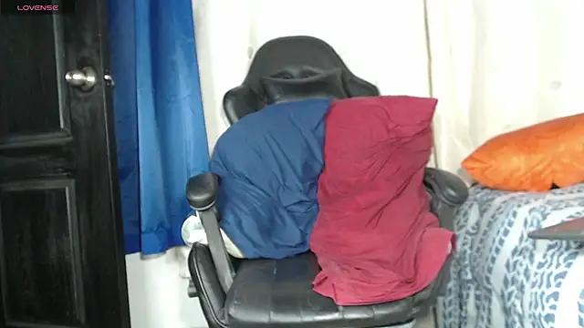 tizziano castillo  online show from March 1, 1:00 am