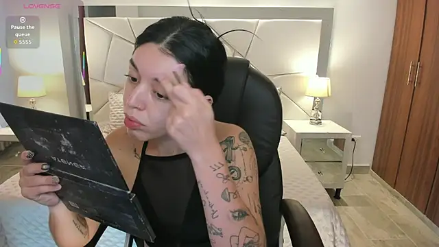 zoee jackson online show from June 10, 7:35 pm