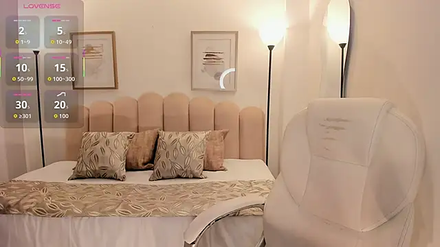 zoee jackson online show from June 12, 6:51 pm