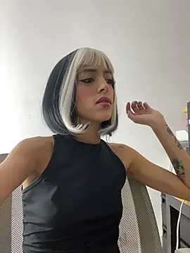 LilitRobins online show from January 18, 1:30 am