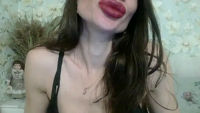 Snapshot of KikoBirds29 chatting on February 11, 5:29 pm KikoBirds29 online show from February 11, 5:29 pm