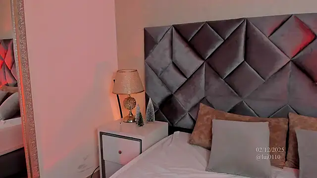 Luisa0110 online show from December 2, 4:35 pm